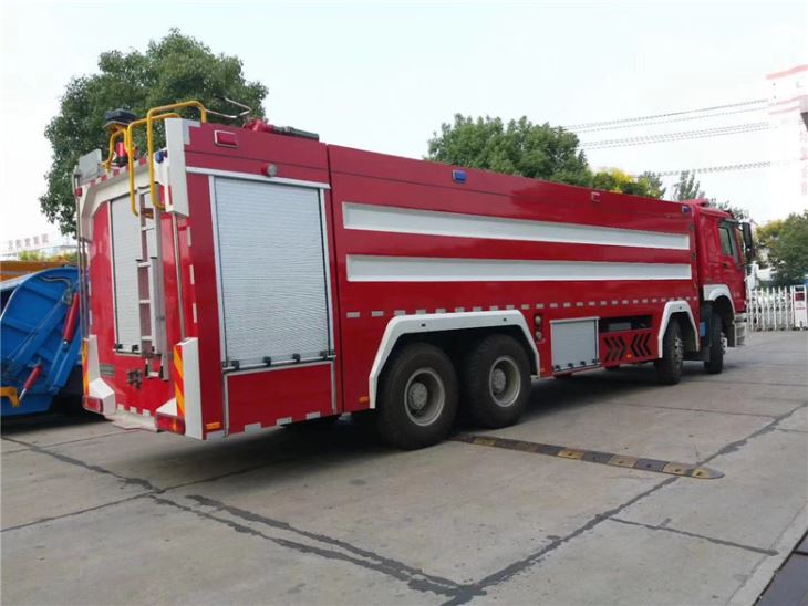12000L Airport crash tender1